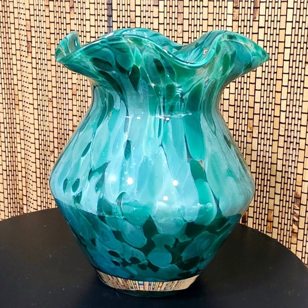 Green Hand Blown Art Glass Vase Ruffled Rim Confetti Spatter Emerald 9 inch